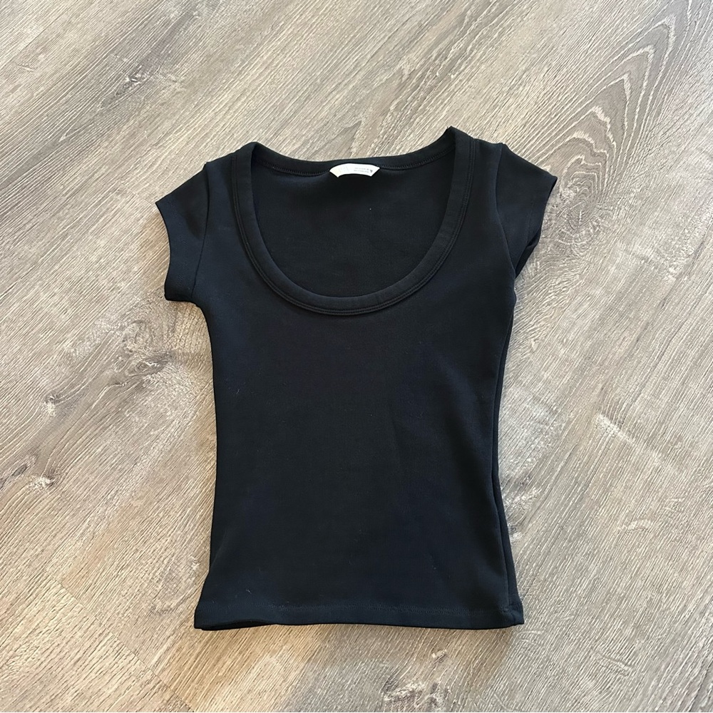 Zara cotton black scoop neck short sleeve top labeled small fits like xsmall